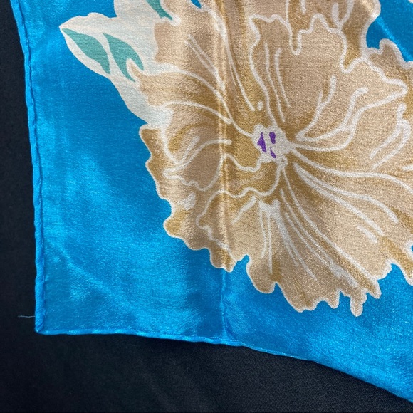 Oscar de la renta floral on lattice printed silk square scarf - Picture 7 of 10